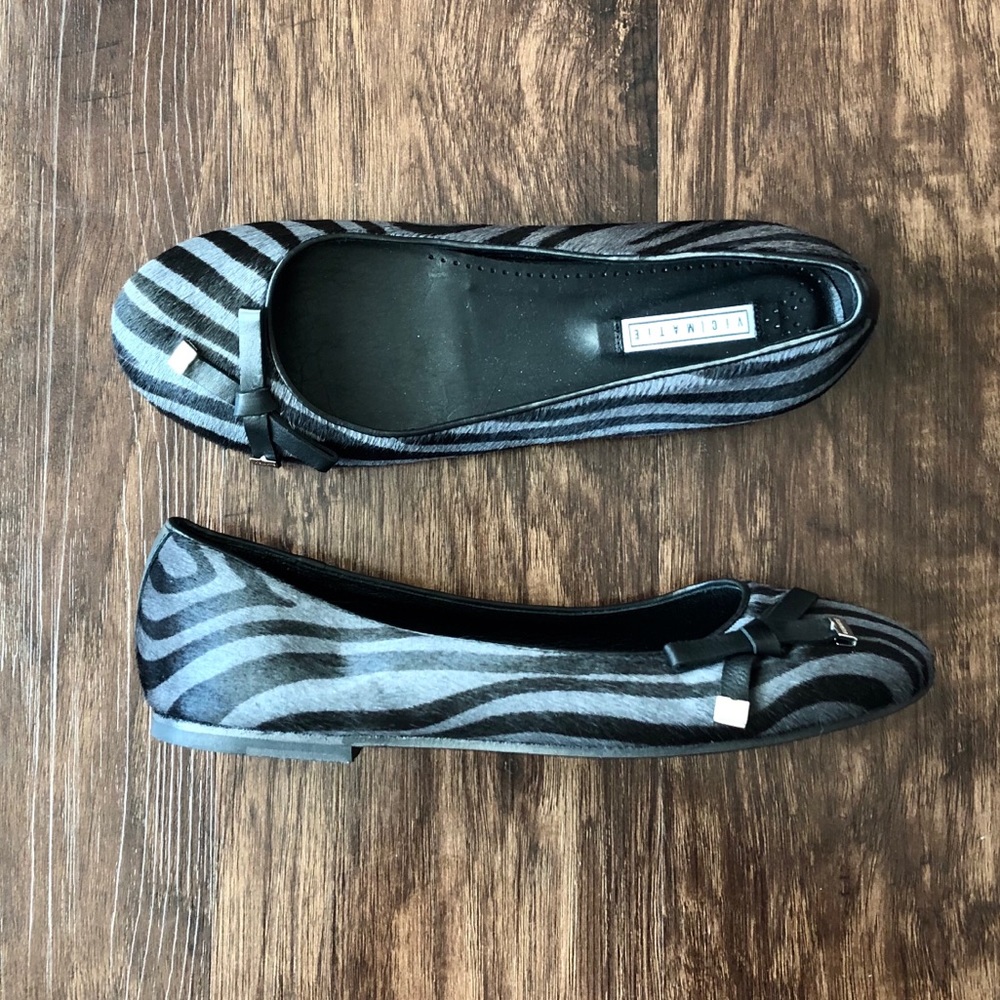 VicMatie: Pony hair flat with zebra-print